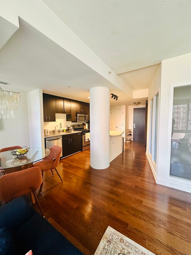 Photo - 475 K St NW Unidad 475 K St NW