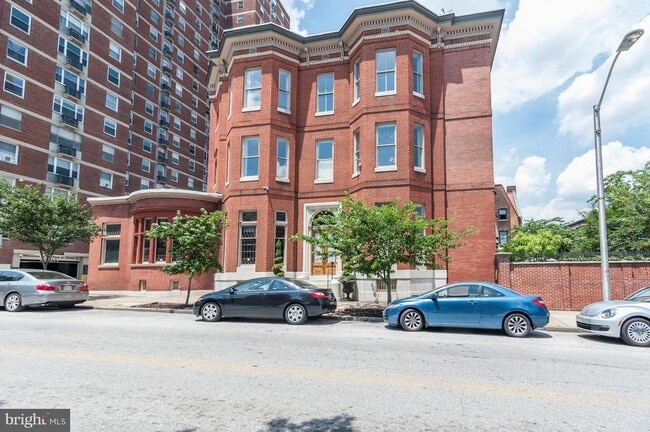 Building Photo - 106 E Chase St Rental