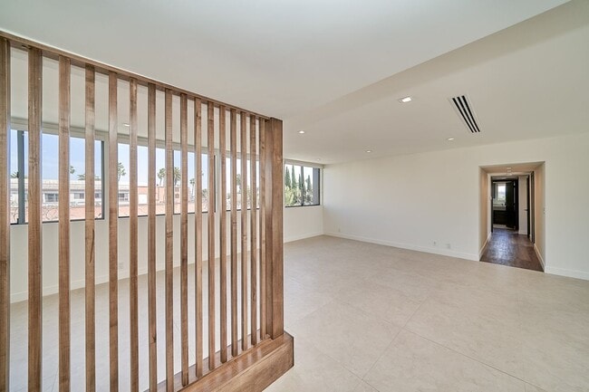 Building Photo - 145 S Maple Dr Rental