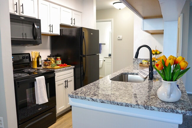 Building Photo - The Reflections