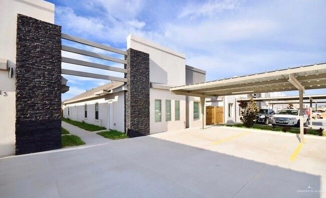 Building Photo - 1713 W Garrison Dr Unit 4