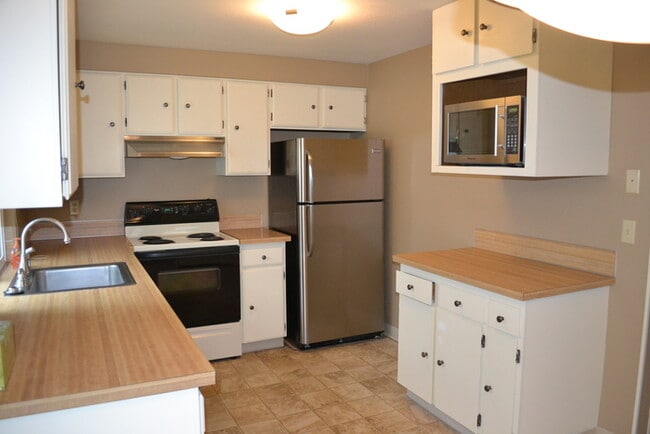 Photo - Beautiful Home w/Fenced Yard, Garage Is Minutes Away from Nike, Intel & MORE!