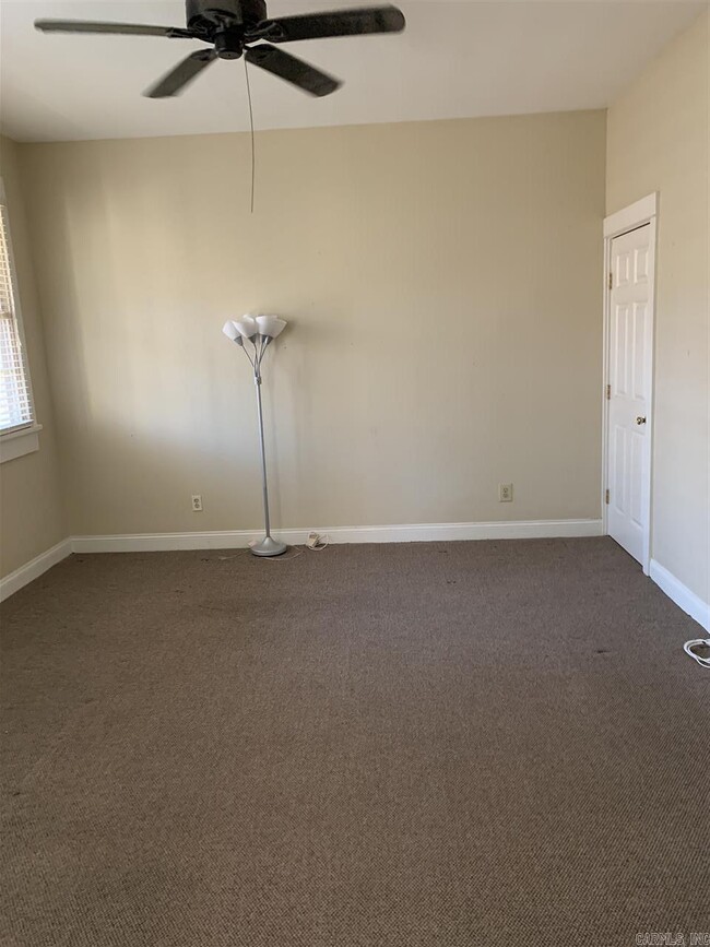 Photo - 303 Rosetta St