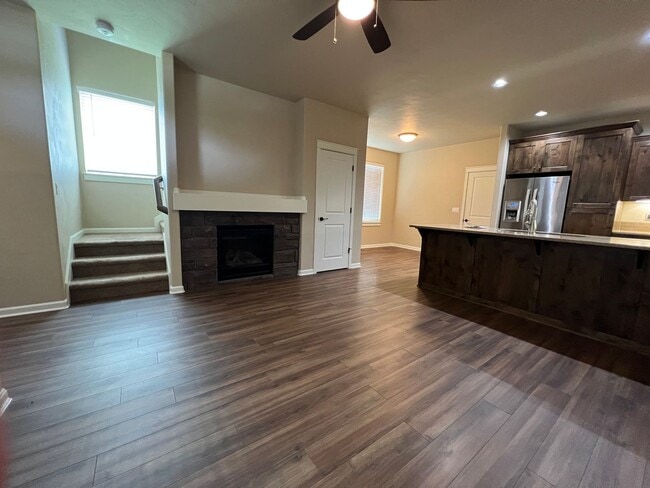 Photo - Gorgeous townhome in SW Redmond!