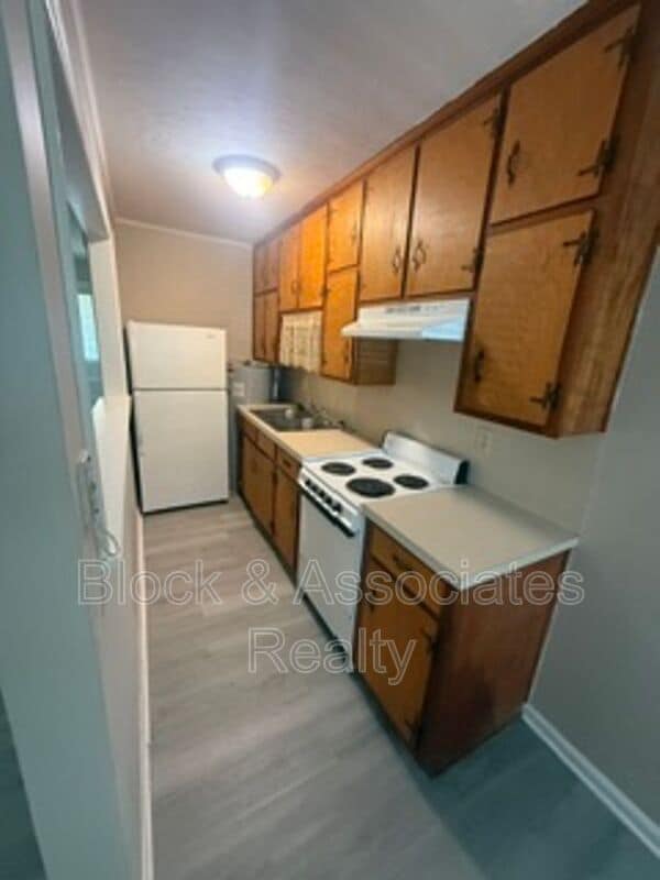 Photo - 136 W Pritchard St