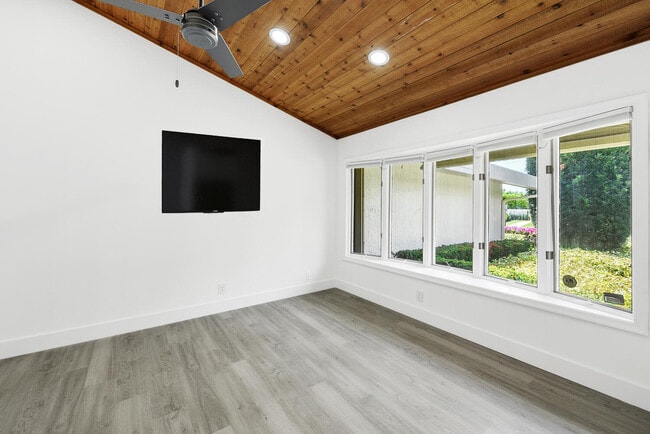 Photo - 3185 St James Dr