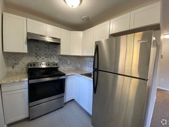 Building Photo - 32 Old Foxon Rd Unit 1 Rental