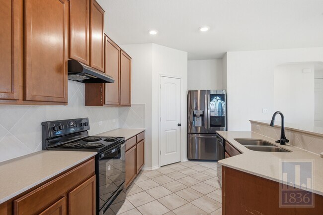 Photo - 408 Lynwood Gold Wy