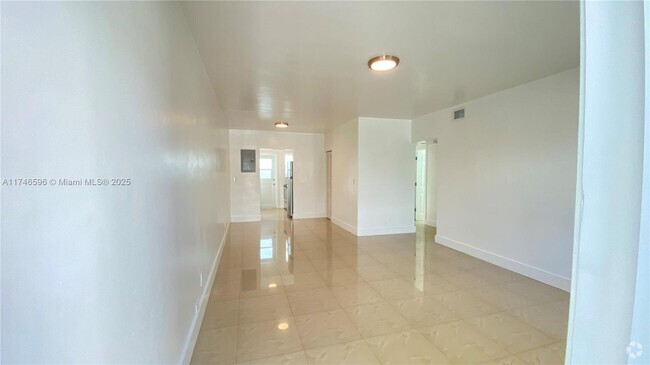 Building Photo - 8227 Crespi Blvd Unit 1 Rental