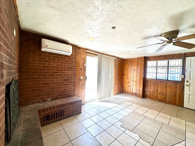 Photo - RogerRd237-243 Unit Roger237-4