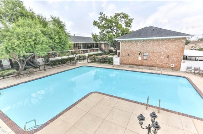 Building Photo - 14333 Memorial Dr Unit 39