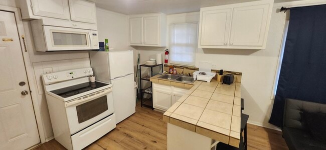 Photo - 410 S Lillian