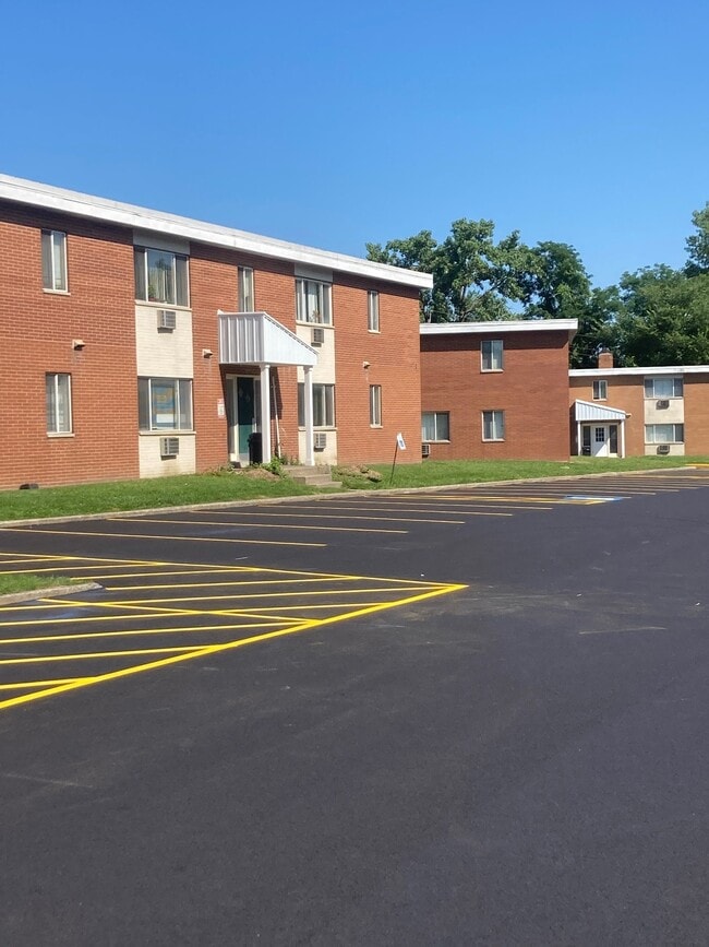 Creekside Apartments For Rent in Cleveland, OH