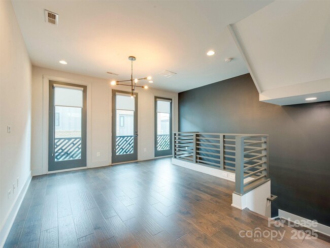 Photo - 225 Domain Way