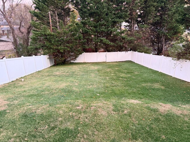 146 E Park Dr