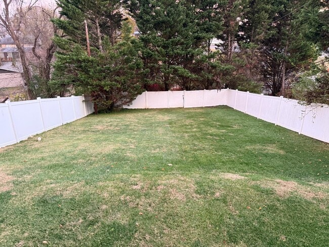 Photo - 146 E Park Dr