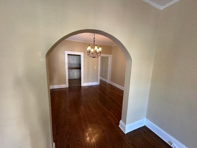 Photo - 2830 Herschel St