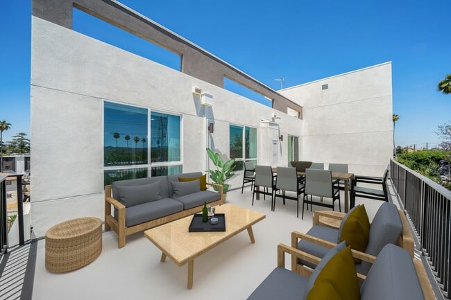 Patio 1 - The Delano