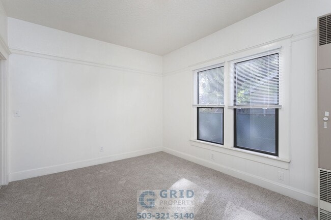 Building Photo - 2 Bedroom Home Available in Southeast Port...