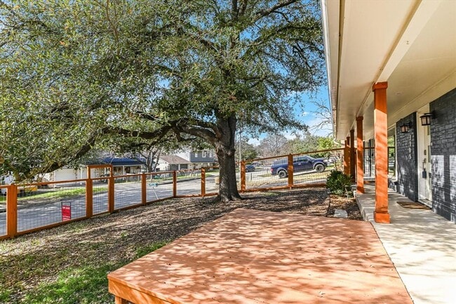 Photo - 7105 Meadowood Dr