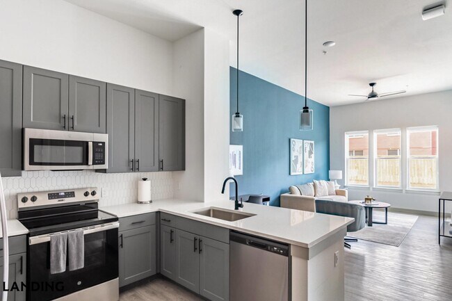 Photo - 3706 Goodwin Ave Unidad 142