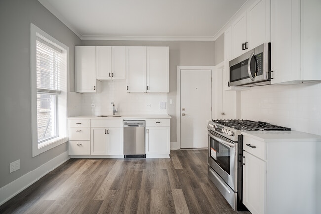 Photo - 1472 W Erie St Unit 2R