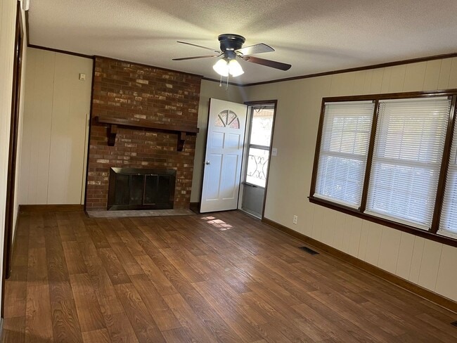 Photo - 2-3 BED, 1.5 BATH BRICK HOME