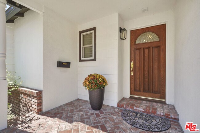 Photo - 4875 Bluebell Ave