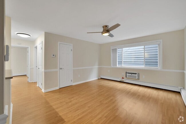 Building Photo - Charming 2-Bedroom Condo in Prime Capitol ...