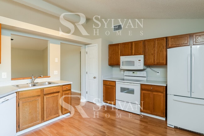 Photo - 2779 Rochford Ln E