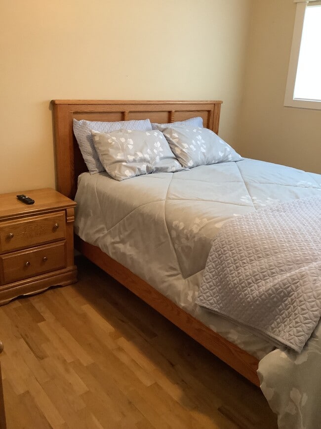 Photo - 1006 25th St W