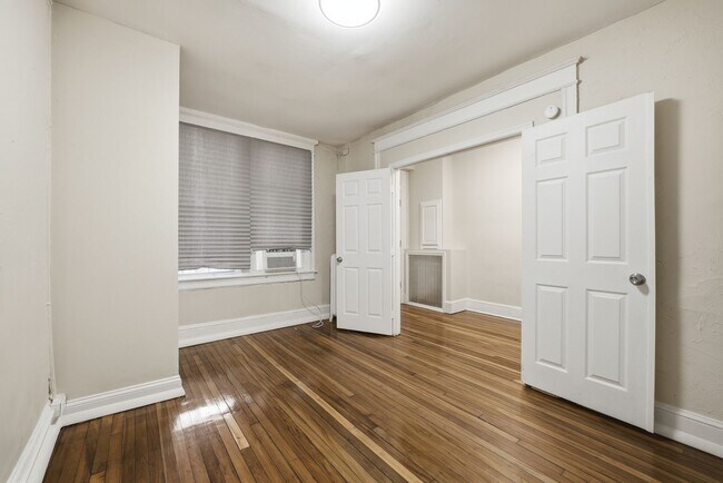 Photo - 711 Harvard St NW