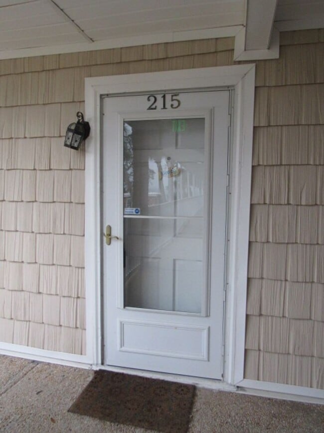 Photo - Updated condo in Bayview Terrace!