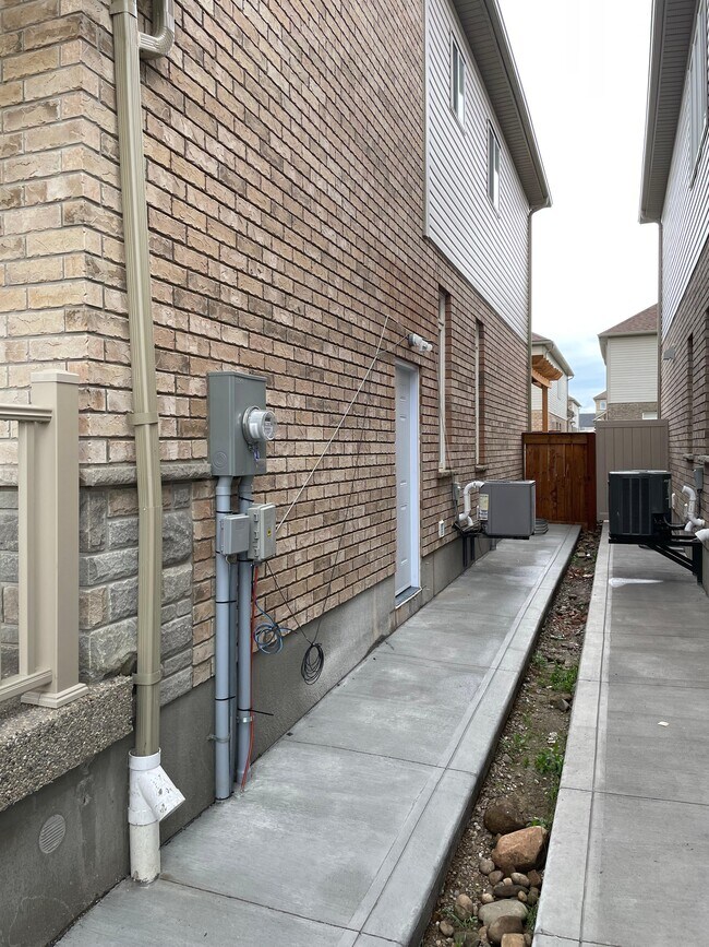 Photo - 336 Rivertrail Av