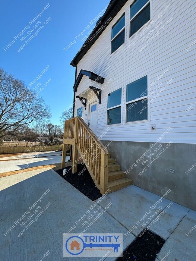 Photo - Newly Built 3 bed/ 2.5 Bath Duplex Minutes from the Heart of Downtown Greenville!