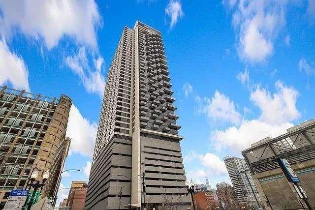 Building Photo - 235 W Van Buren St Unit 3321 Rental