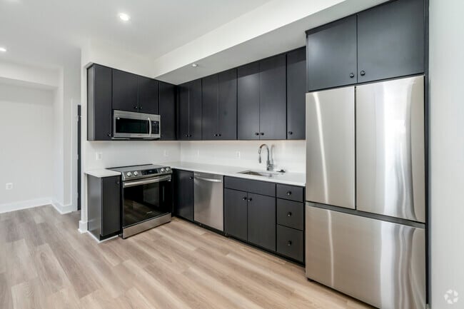 2BR, 1BA – 513SF - Kitchen - 1031 Kearny St NE