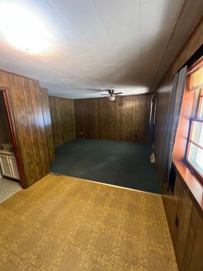 Building Photo - Rooster 4 Plex & Mobile Home Unit 16945 #1 Rooster Ln