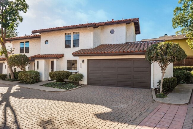 Building Photo - Spacious Mesa Condo with Full Two Car Attached Garage! Pet Friendly!