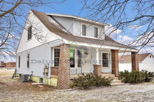 Photo - Spacious 4 Bedroom- With Extra room! New Remodel!