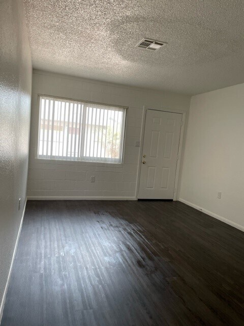 Photo - 2100 Daley Street