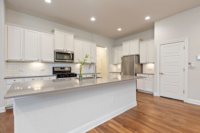 Photo - Beautiful 3 bedroom, 2.5 bathroom home in Summerrow Condos!!!