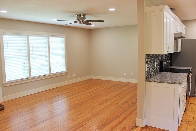 Photo - 2411 S Market St