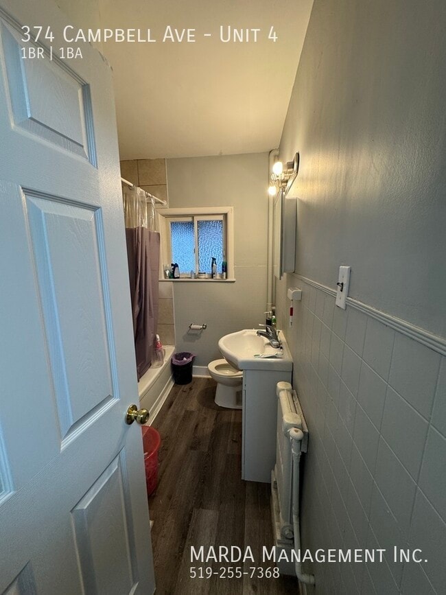 Photo - COZY 1+1 BED/ 1 BATH UPPER UNIT WEST END INCLUSIVE $500 SIGNING BONUS! Unit 4