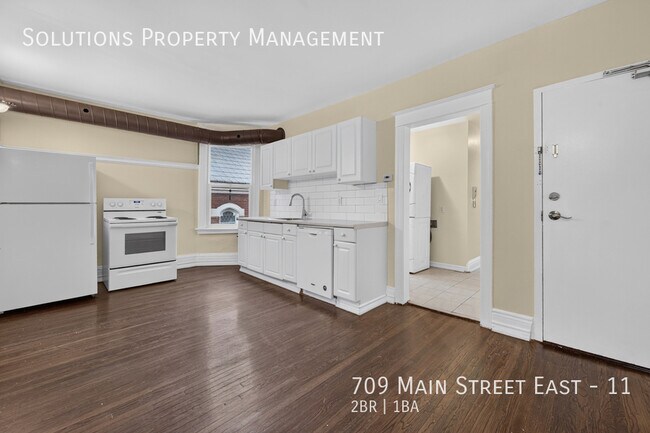 Building Photo - Beautiful Spacious 2 Bedroom Apartment Unit 11