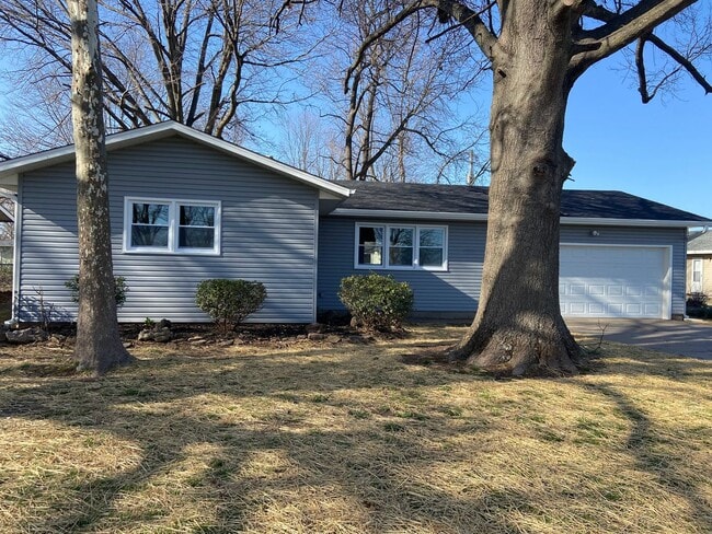 Comfort Meets Convenience in This Updated ... - Comfort Meets Convenience in This Updated ... House