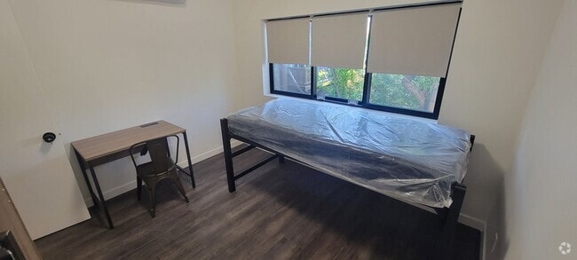Building Photo - Newly Renovated Building , with new applia... Unit C Rental