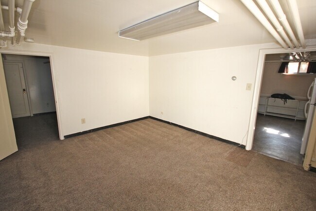Photo - 1 Bedroom/1 Bathroom Apartment Unit #5
