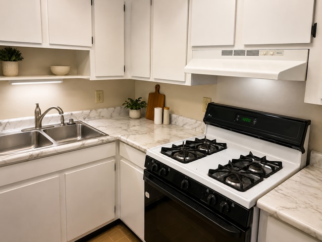 Photo - 104 E Pine Ave
