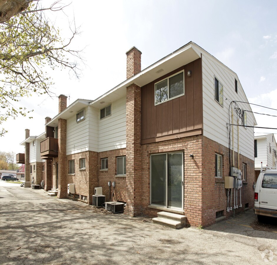 Photo - 520-526 W 14 Mile Rd